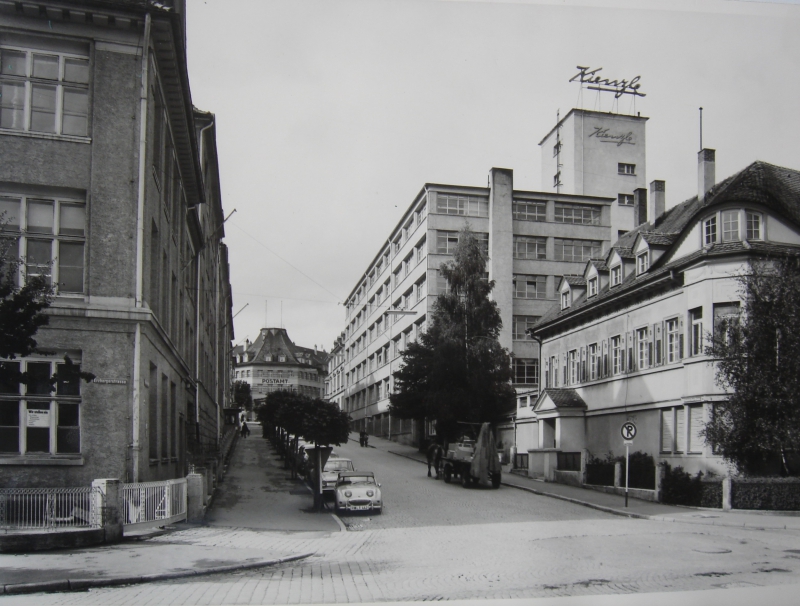 Uhrenfabrik Kienzle - rechts im Vordergrund das Gebäude des ehemaligen Kienzle-Uhrenmuseums (Foto: Stadtarchiv Villingen-Schwenningen)