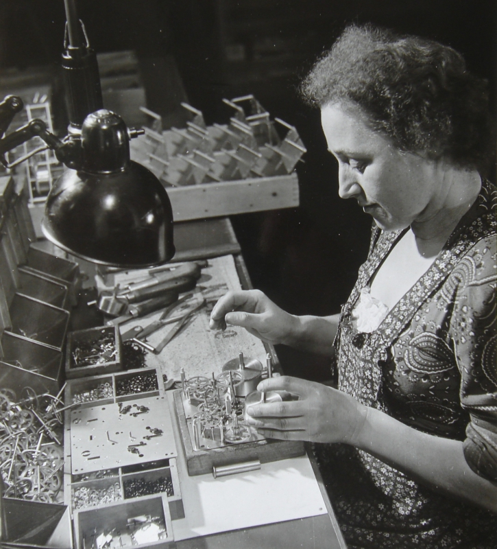 Montage in der Uhrenfabrik Kienzle 1970