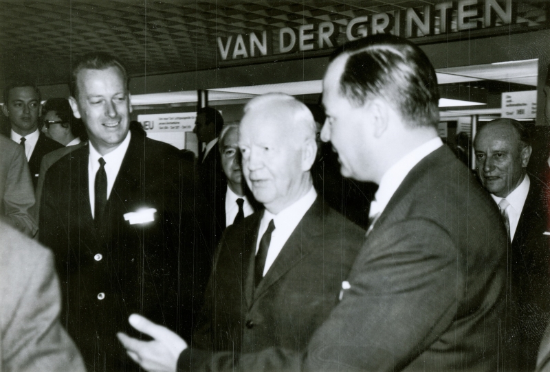 Hannover-Messe 1966. Bundespräsident Heinrich Lübke am Kienzle-Stand (Bild: StAVS)